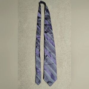 Men's Vintage Siena Collezione Light Purple & Silver Striped Silk Tie.